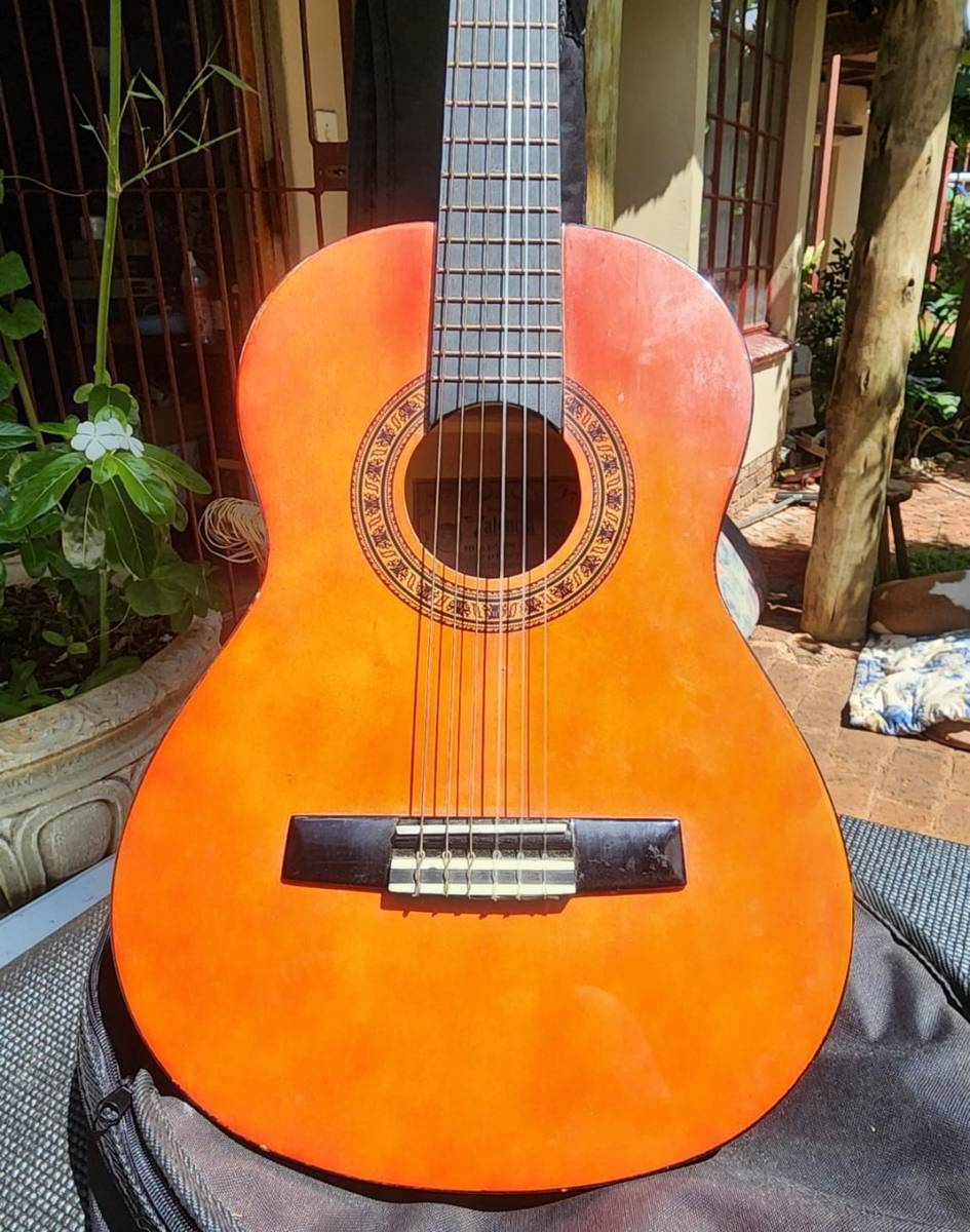 Classical Excellent Condition Valencia Australia CG160 Nylon String Classical excellent condition valencia australia cg160 nylon string